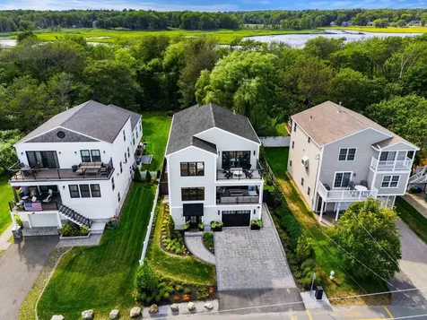82 Kings Highway Hampton NH 03842