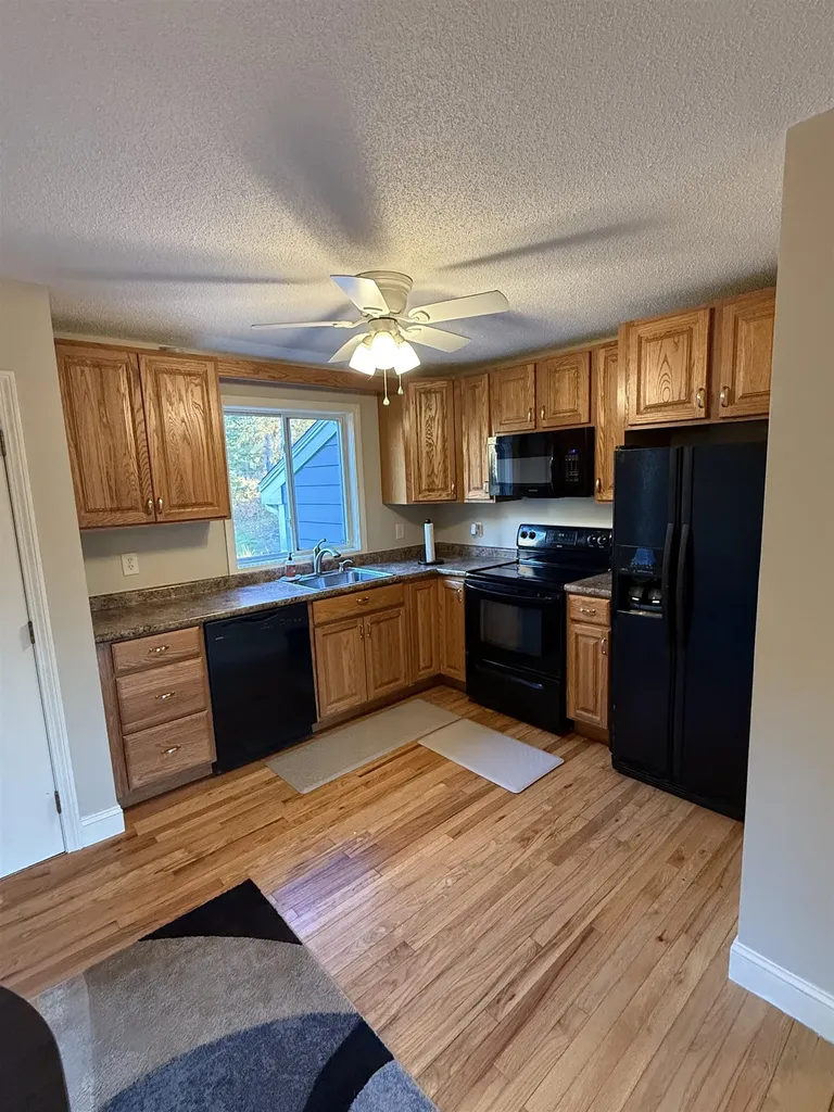 25 Apple Lane Hollis NH 03049