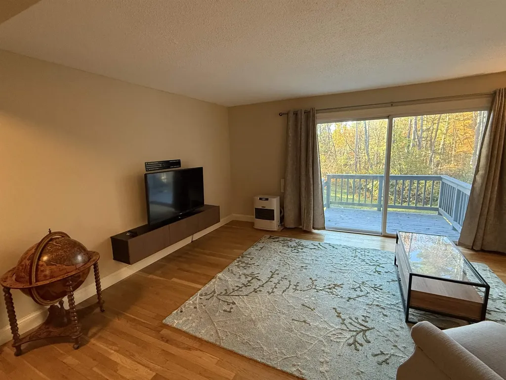 25 Apple Lane Hollis NH 03049
