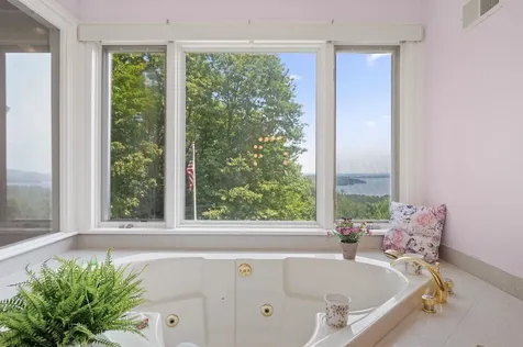 56 Tracy Way Meredith NH 03253