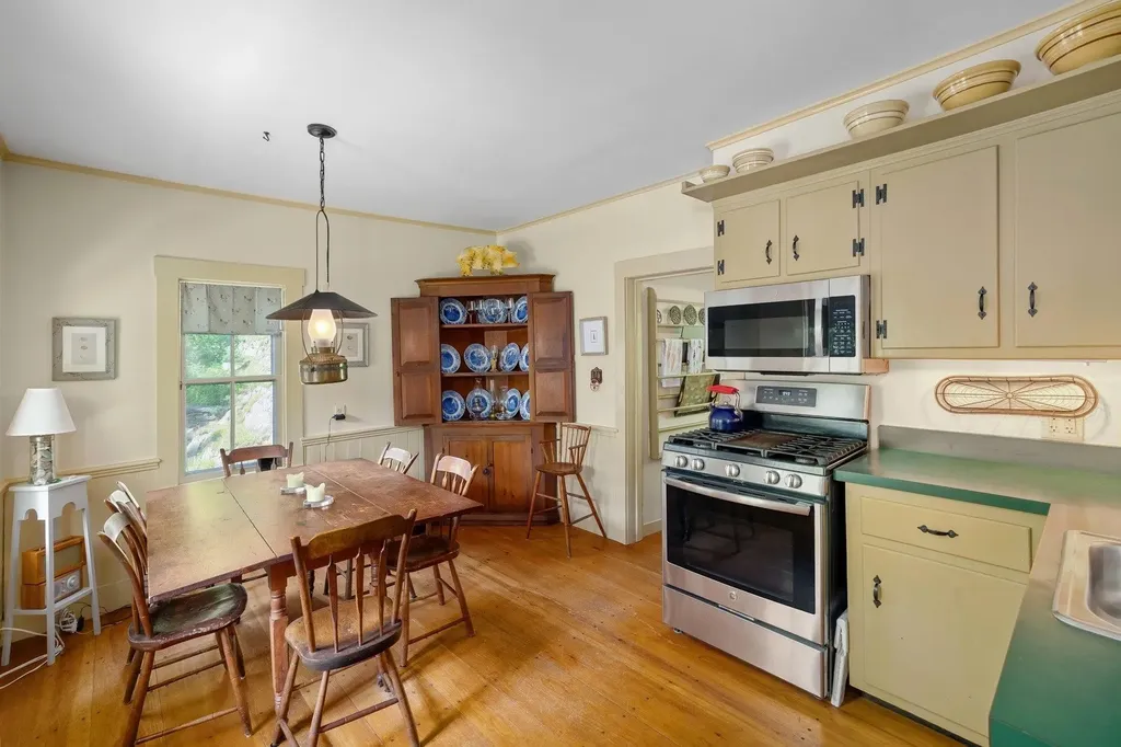 31 Mill Road Warren VT 05674