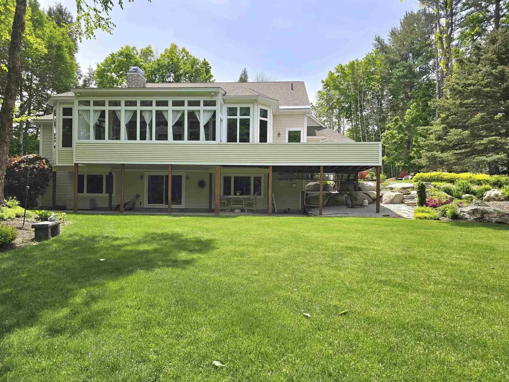 22 Moat Lane Hales Location NH 03860