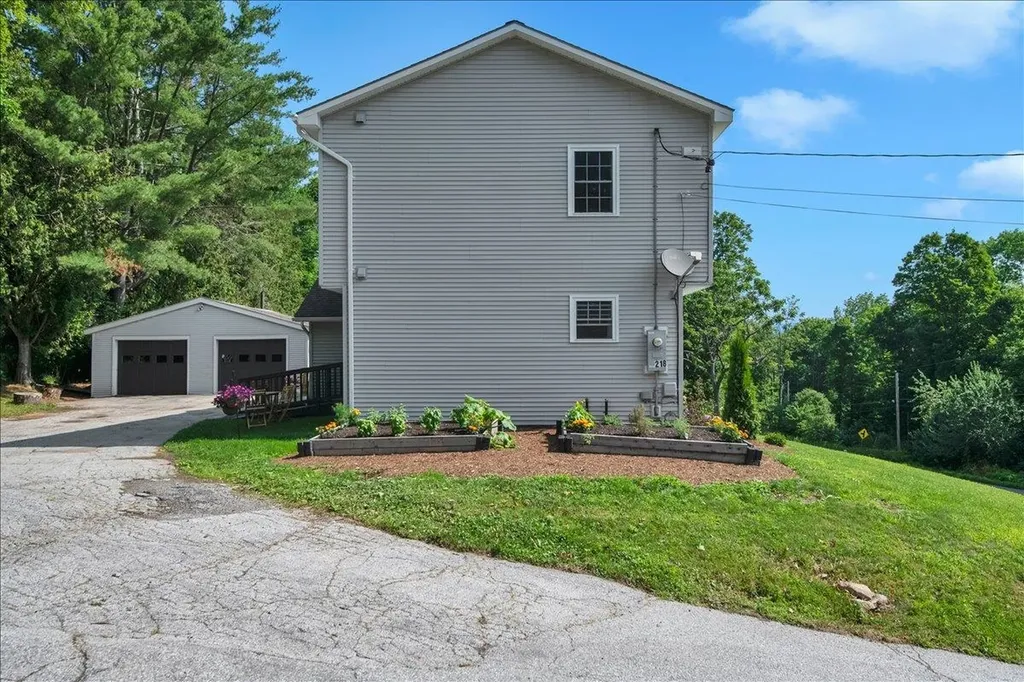218 Donahue Road Barre Town VT 05654