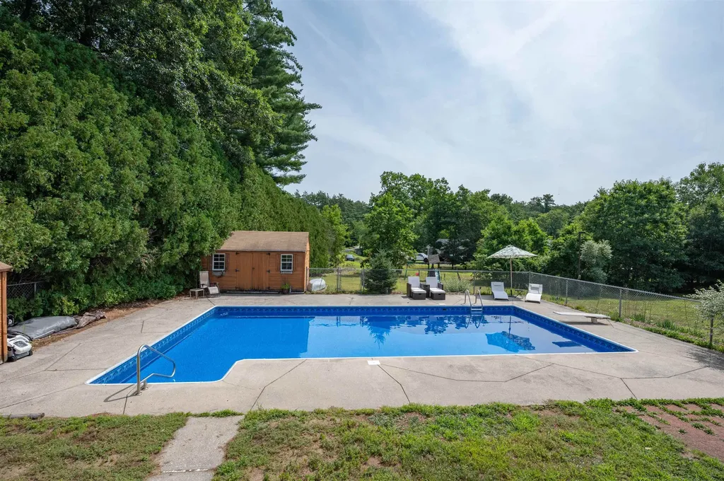 8 Sullivan Road Hudson NH 03051
