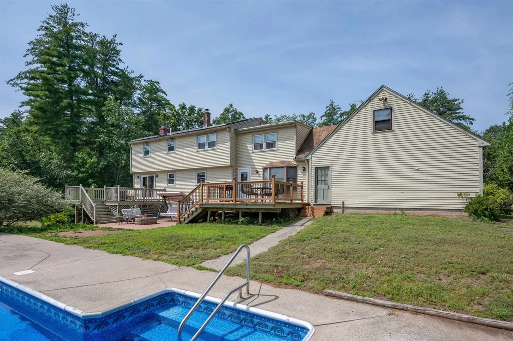 8 Sullivan Road Hudson NH 03051