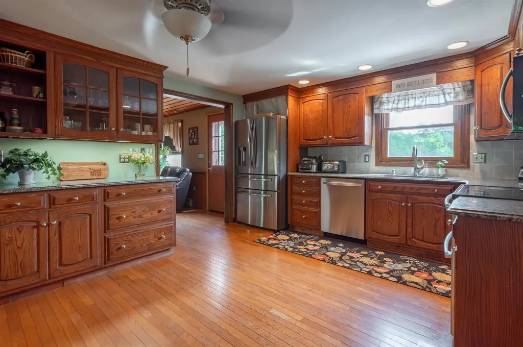 8 Sullivan Road Hudson NH 03051