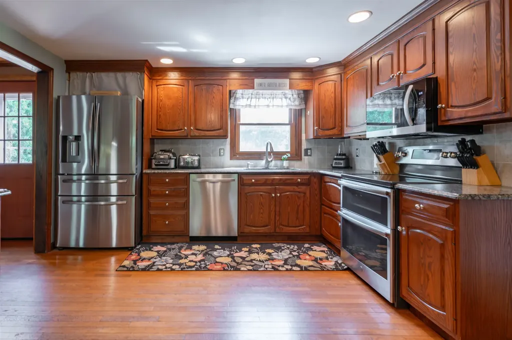 8 Sullivan Road Hudson NH 03051