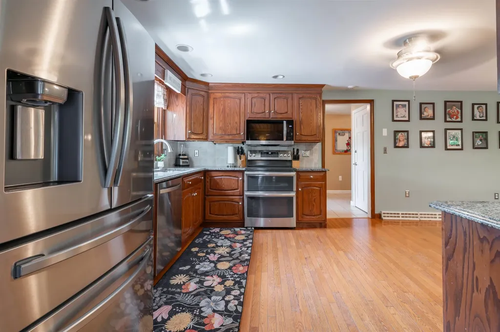 8 Sullivan Road Hudson NH 03051