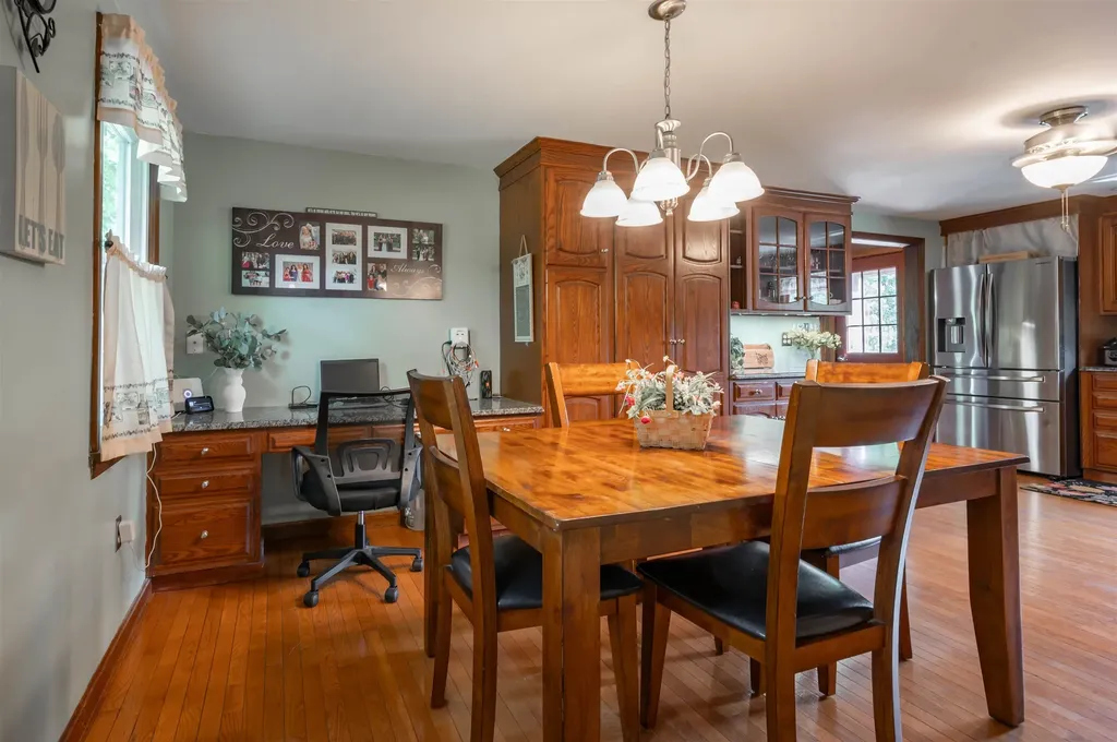 8 Sullivan Road Hudson NH 03051