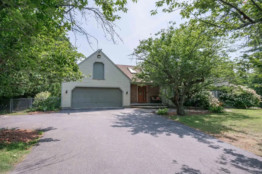 8 Sullivan Road Hudson NH 03051
