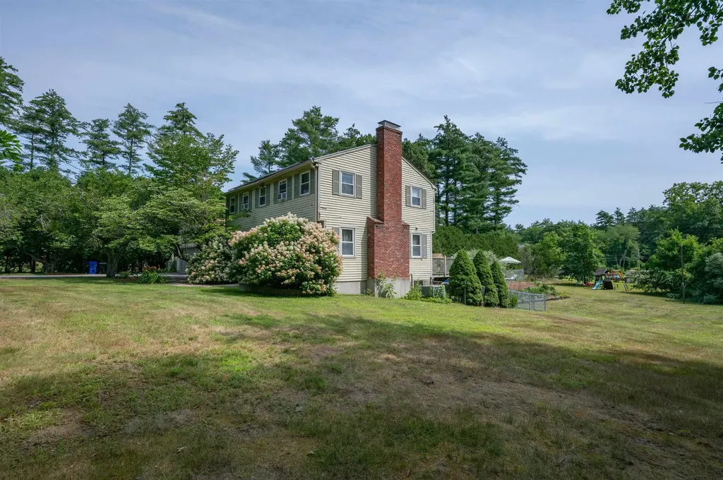 8 Sullivan Road Hudson NH 03051