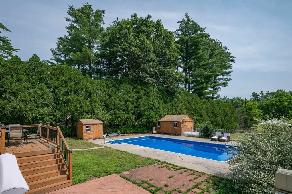 8 Sullivan Road Hudson NH 03051