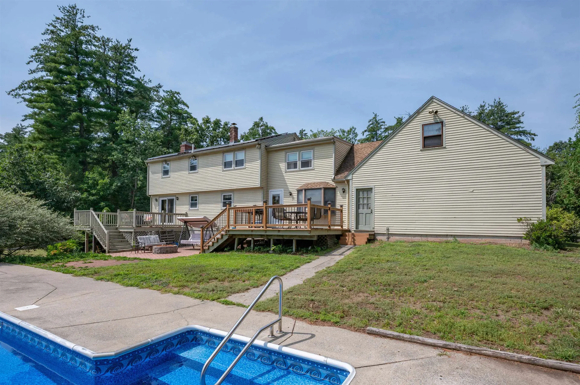 8 Sullivan Road Hudson NH 03051