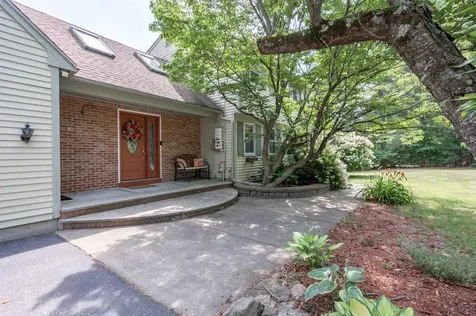 8 Sullivan Road Hudson NH 03051