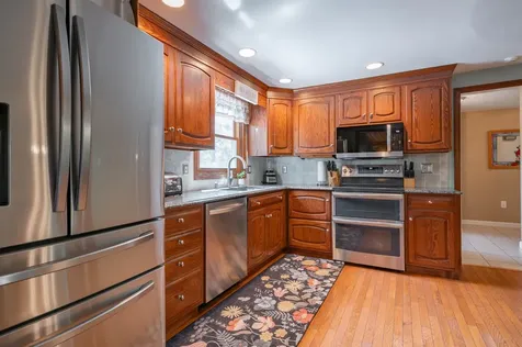 8 Sullivan Road Hudson NH 03051