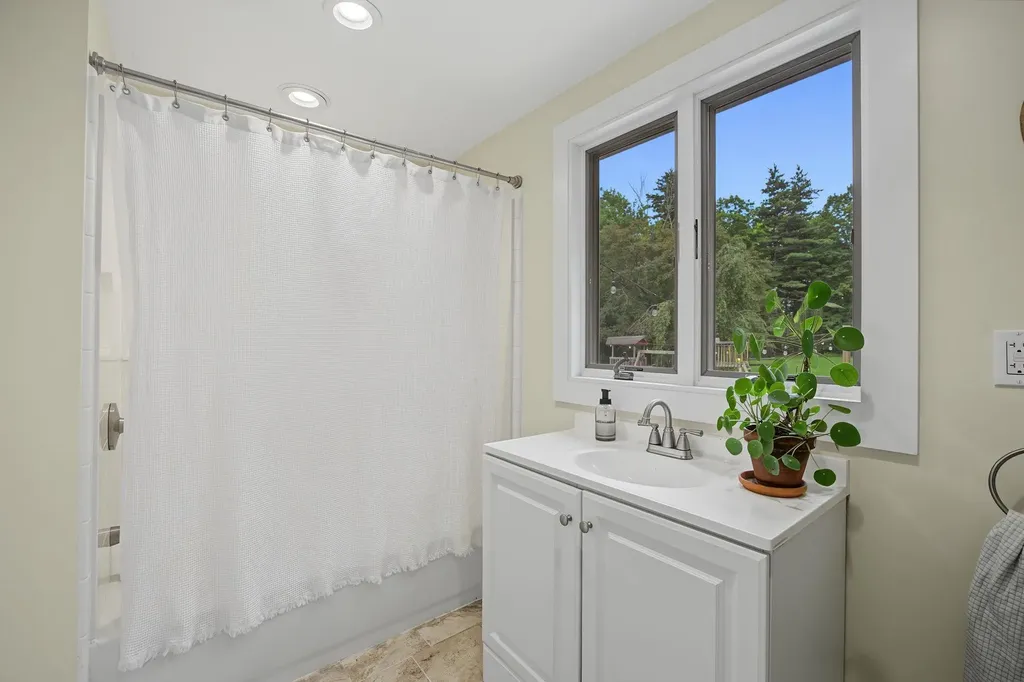 10 Academy Avenue Atkinson NH 03811