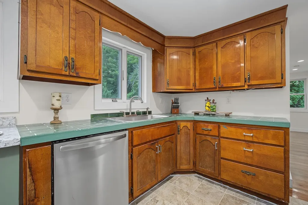 10 Academy Avenue Atkinson NH 03811
