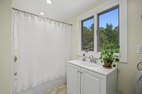 10 Academy Avenue Atkinson NH 03811