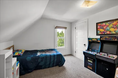 16 Isham Street Burlington VT 05401