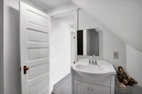 16 Isham Street Burlington VT 05401