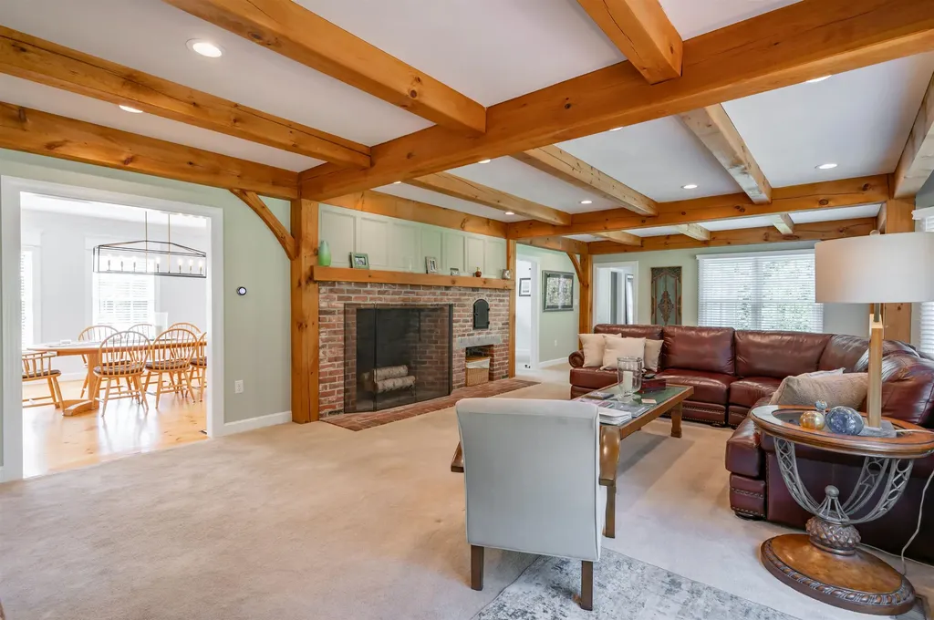 52 Depot Road Hollis NH 03049