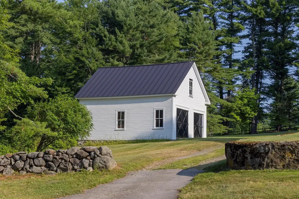 975 Rollins Road Hopkinton NH 03229
