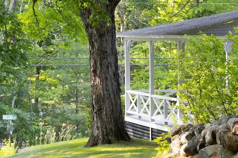 975 Rollins Road Hopkinton NH 03229