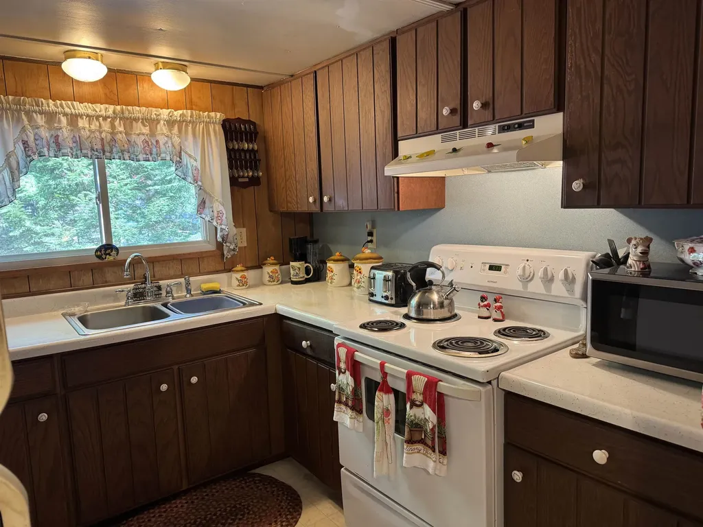 40 Murphy Lane Tamworth NH 03886