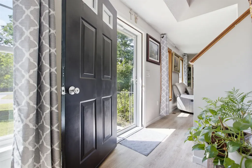 29 Chase Brook Circle Litchfield NH 03052