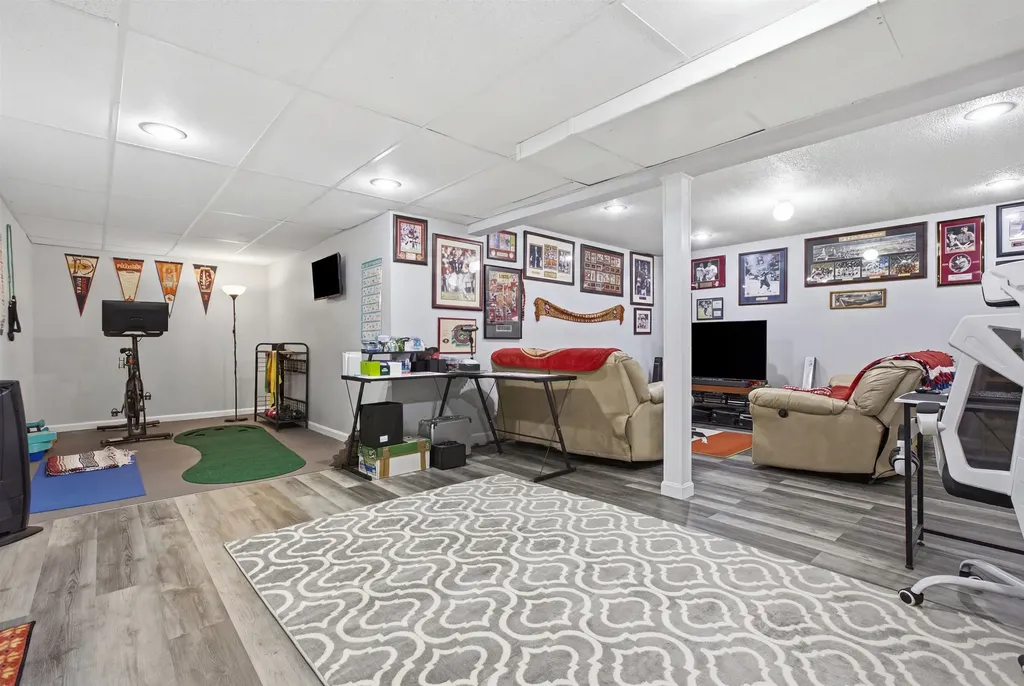 29 Chase Brook Circle Litchfield NH 03052