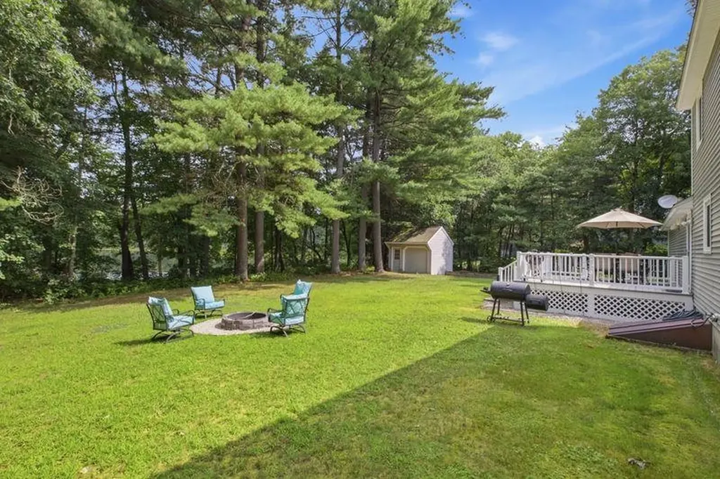 29 Chase Brook Circle Litchfield NH 03052