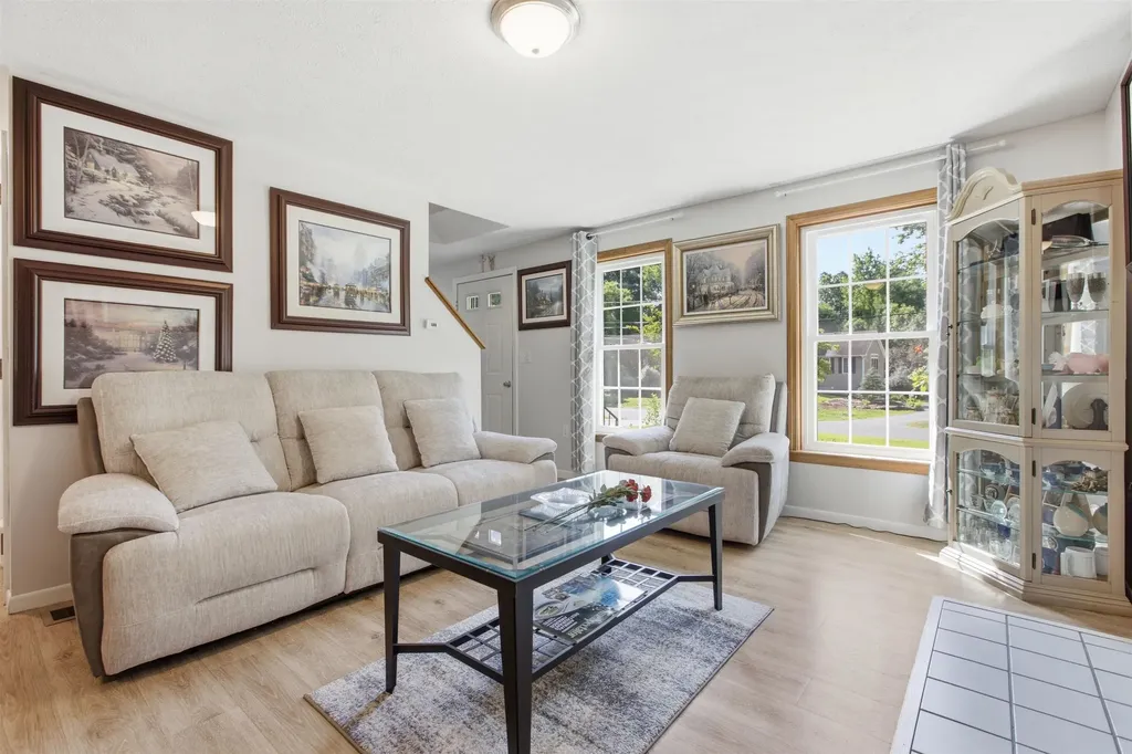 29 Chase Brook Circle Litchfield NH 03052
