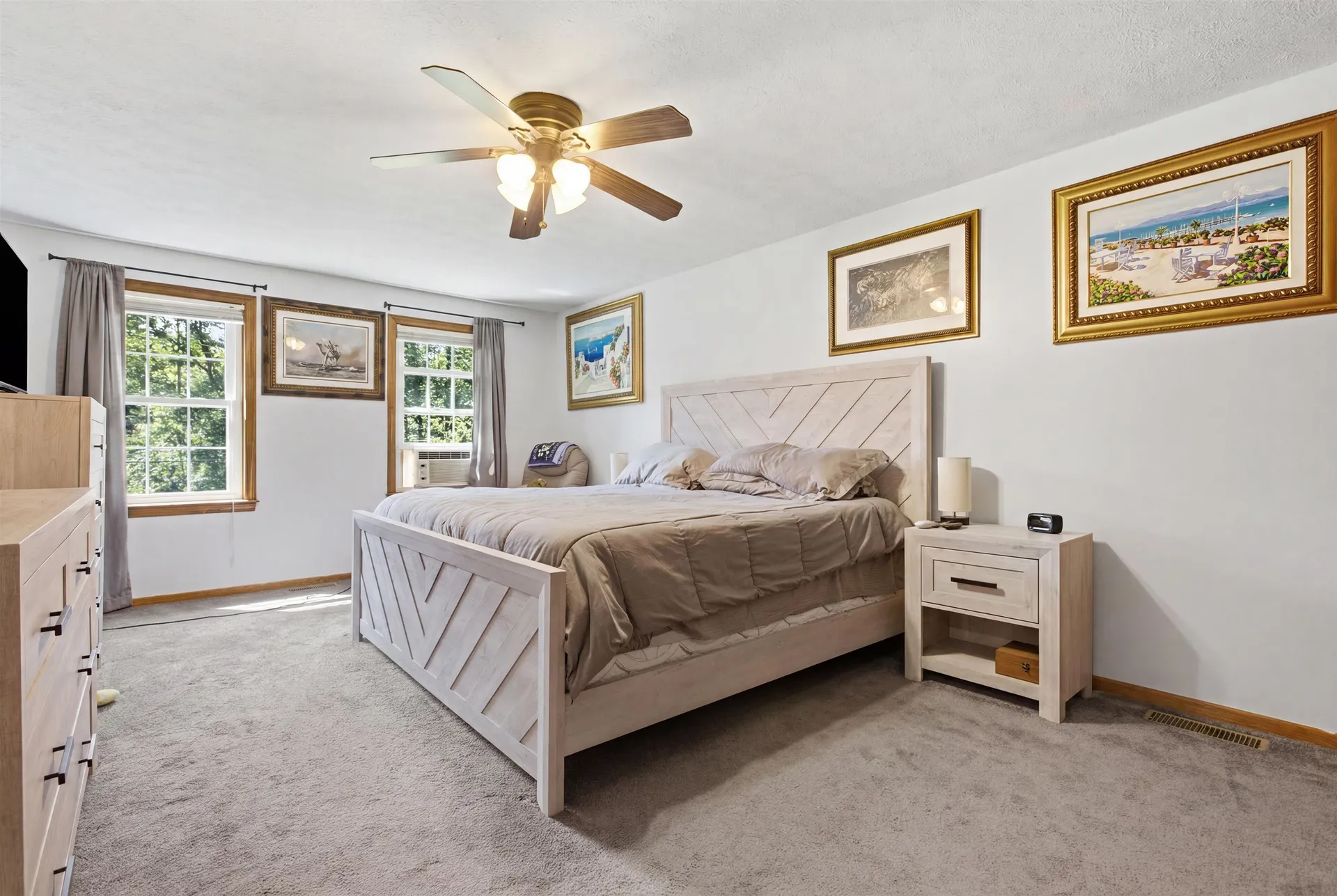 29 Chase Brook Circle Litchfield NH 03052