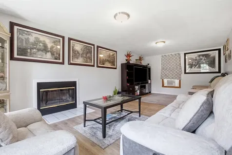 29 Chase Brook Circle Litchfield NH 03052