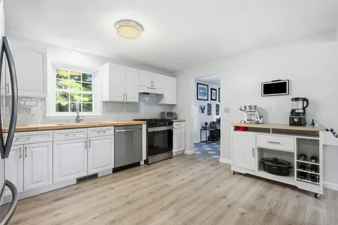 29 Chase Brook Circle Litchfield NH 03052