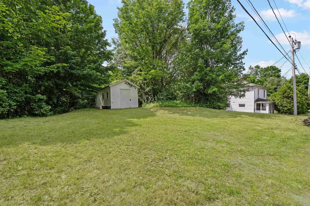 27 Hillside Avenue Northumberland NH 03582