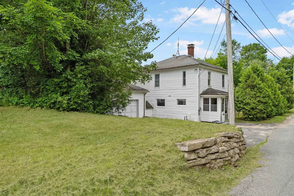 27 Hillside Avenue Northumberland NH 03582