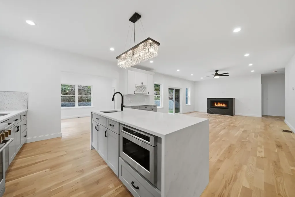 6 Eastview Drive Derry NH 03038