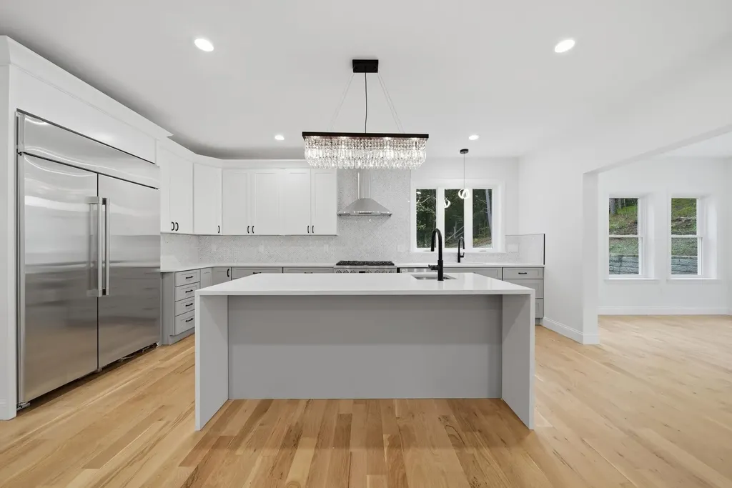 6 Eastview Drive Derry NH 03038