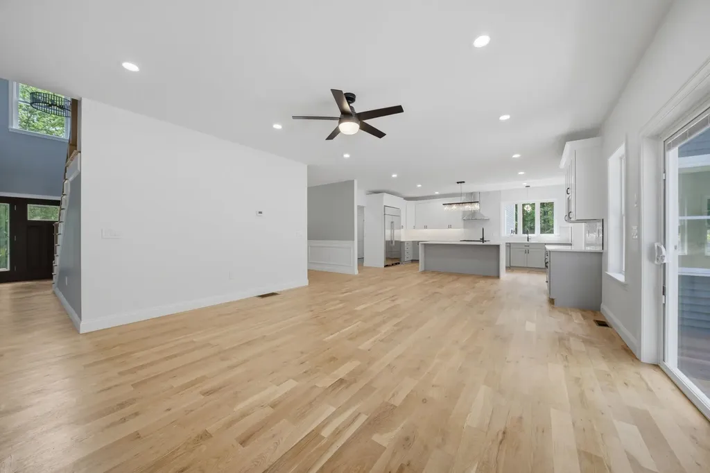 6 Eastview Drive Derry NH 03038