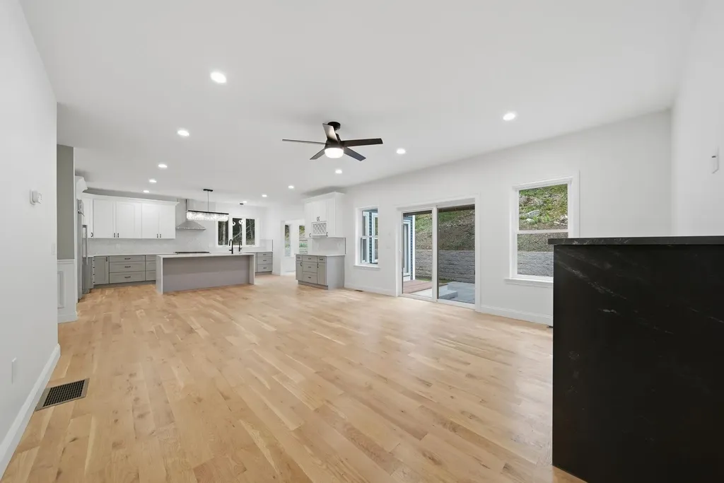 6 Eastview Drive Derry NH 03038