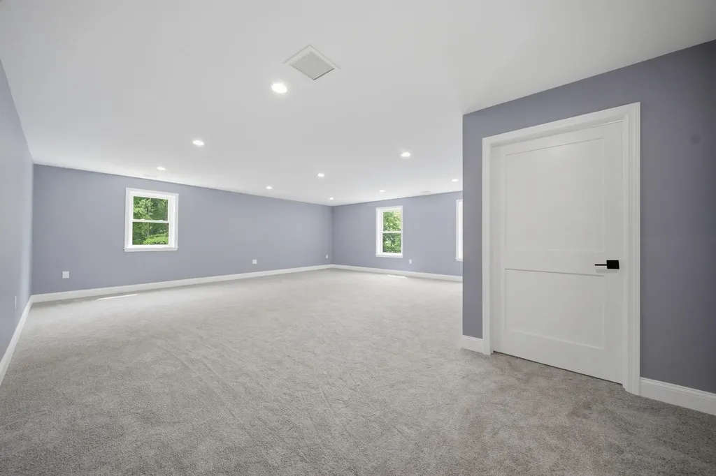 6 Eastview Drive Derry NH 03038