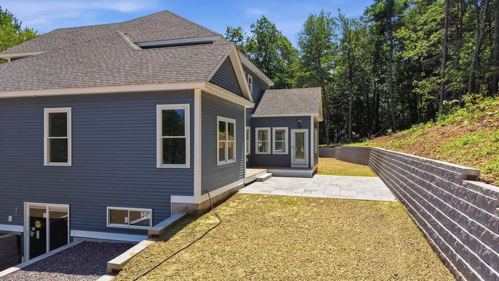 6 Eastview Drive Derry NH 03038