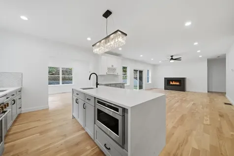 6 Eastview Drive Derry NH 03038