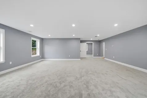 6 Eastview Drive Derry NH 03038
