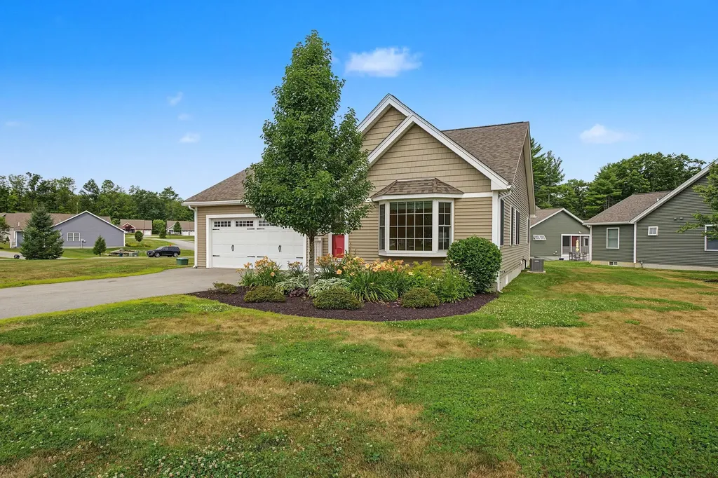 4 James Circle Brentwood NH 03833