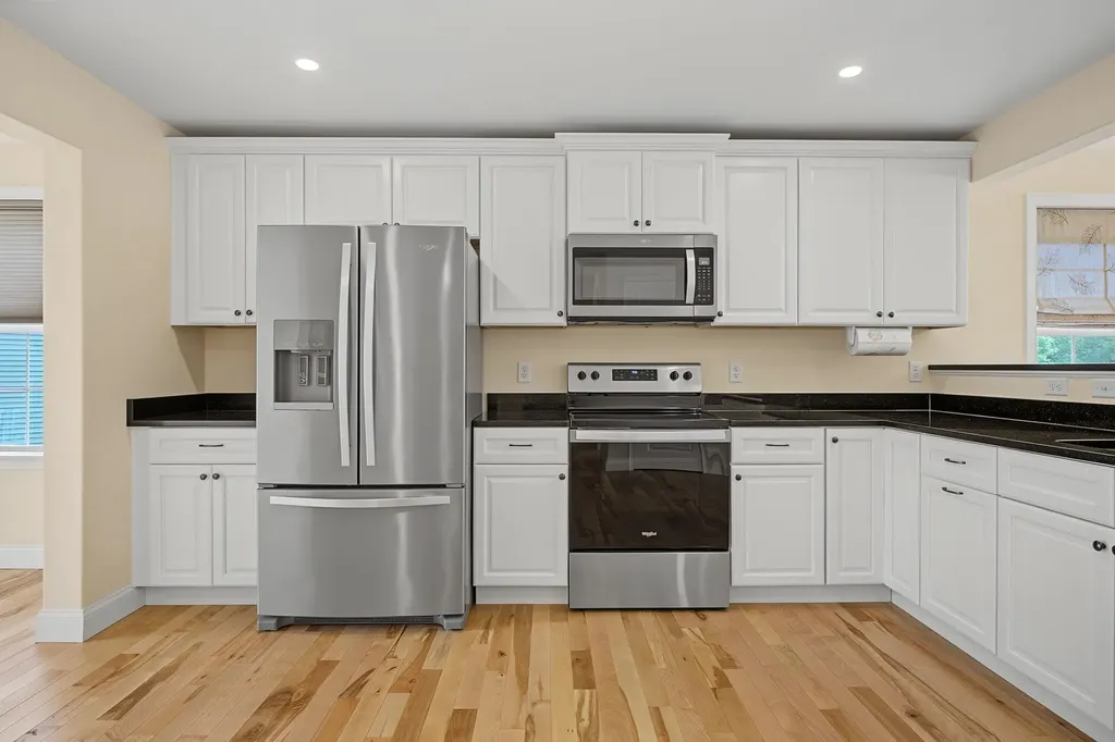 4 James Circle Brentwood NH 03833
