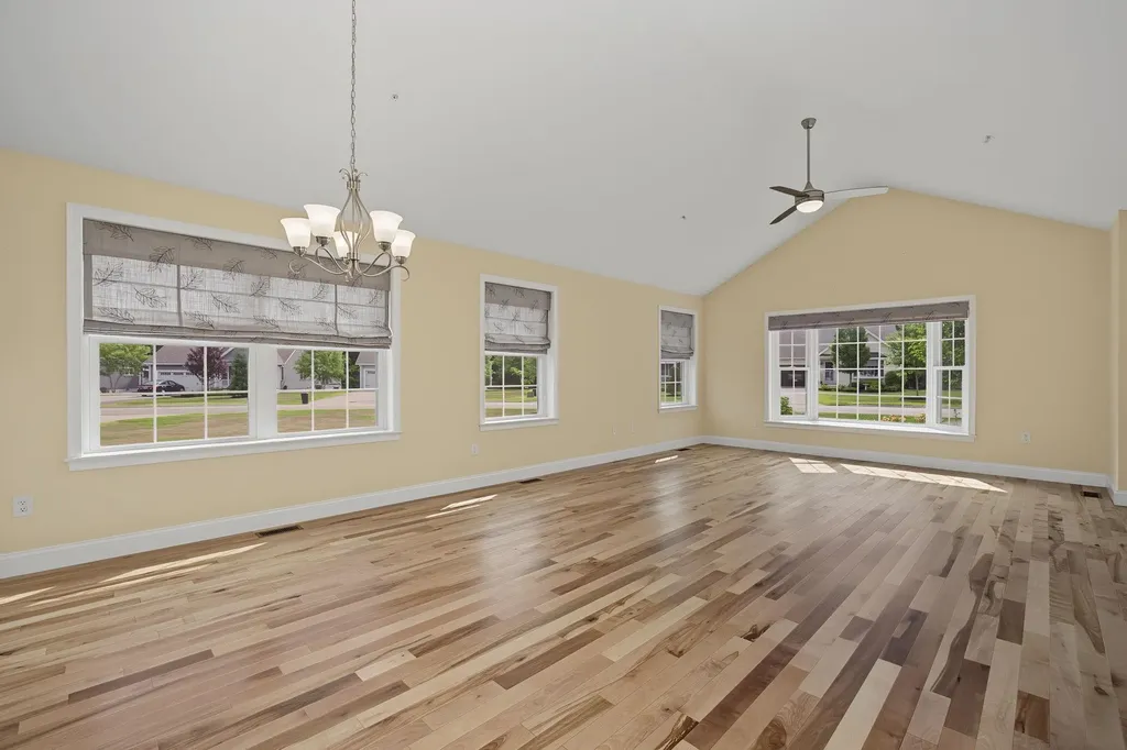 4 James Circle Brentwood NH 03833