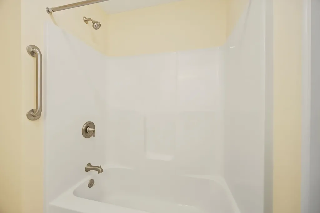 4 James Circle Brentwood NH 03833