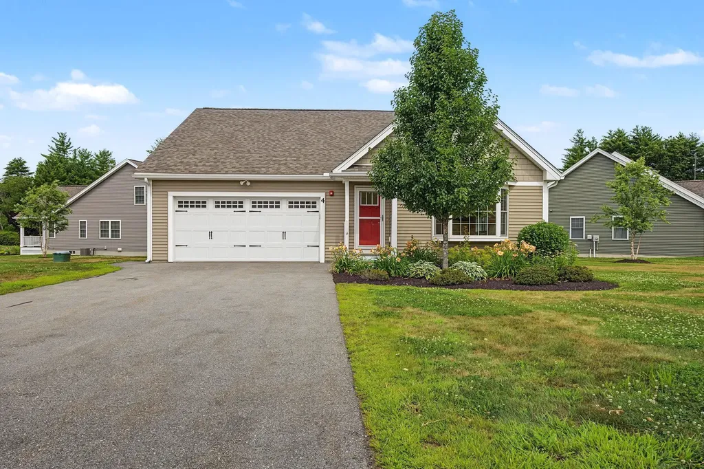 4 James Circle Brentwood NH 03833